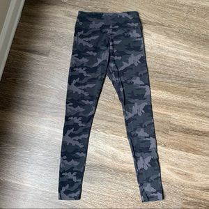 Wild fable camo leggings